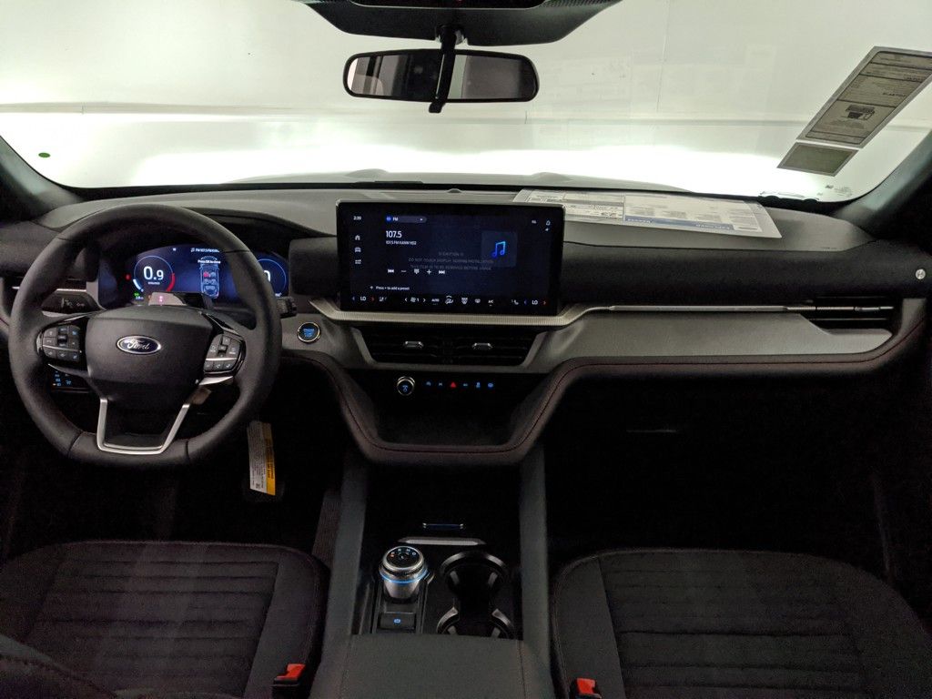 2025 Ford Explorer ST-Line photo 13