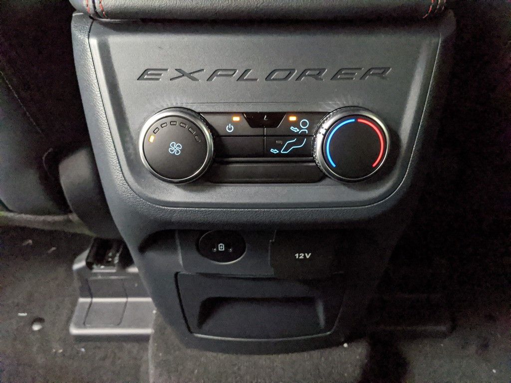 2025 Ford Explorer ST-Line photo 19