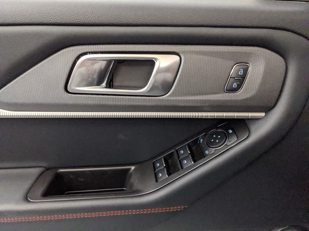 2025 Ford Explorer ST-Line photo 21