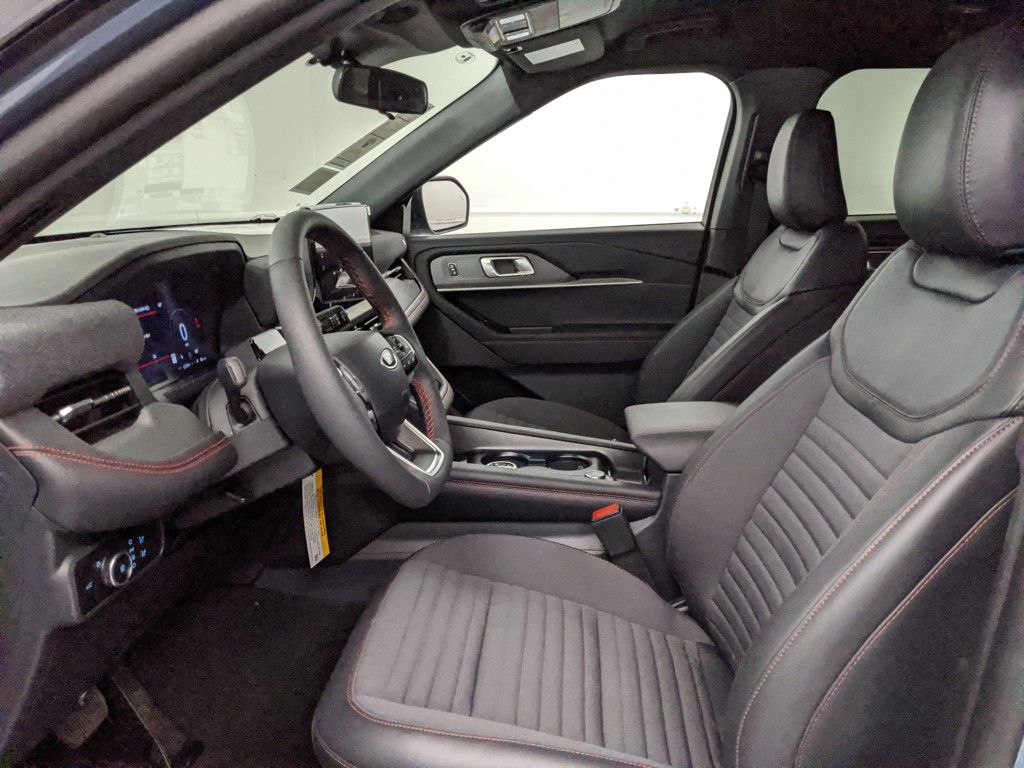 2025 Ford Explorer ST-Line photo 22