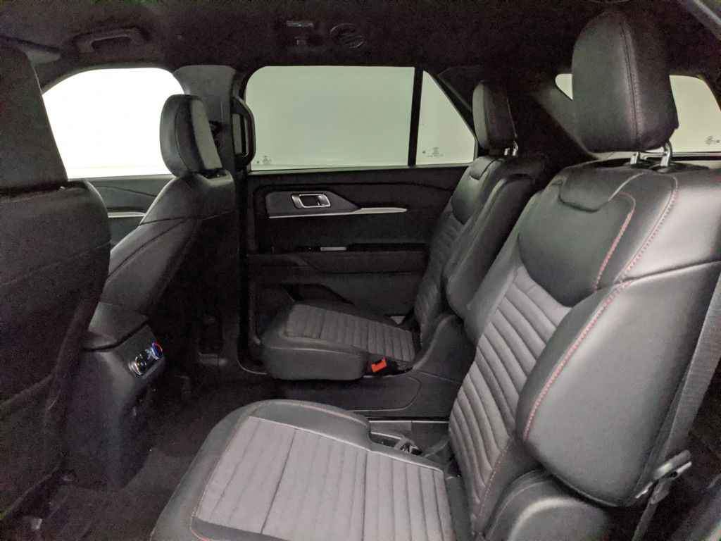 2025 Ford Explorer ST-Line photo 23
