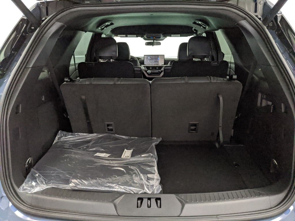 2025 Ford Explorer ST-Line photo 25