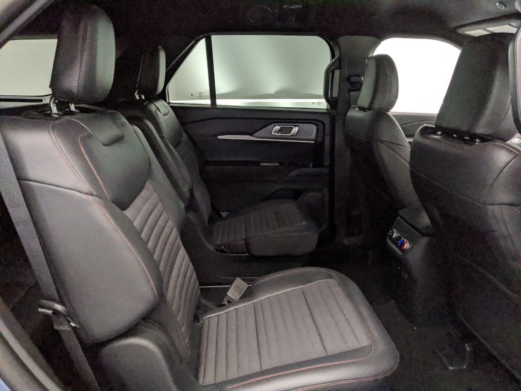 2025 Ford Explorer ST-Line photo 27