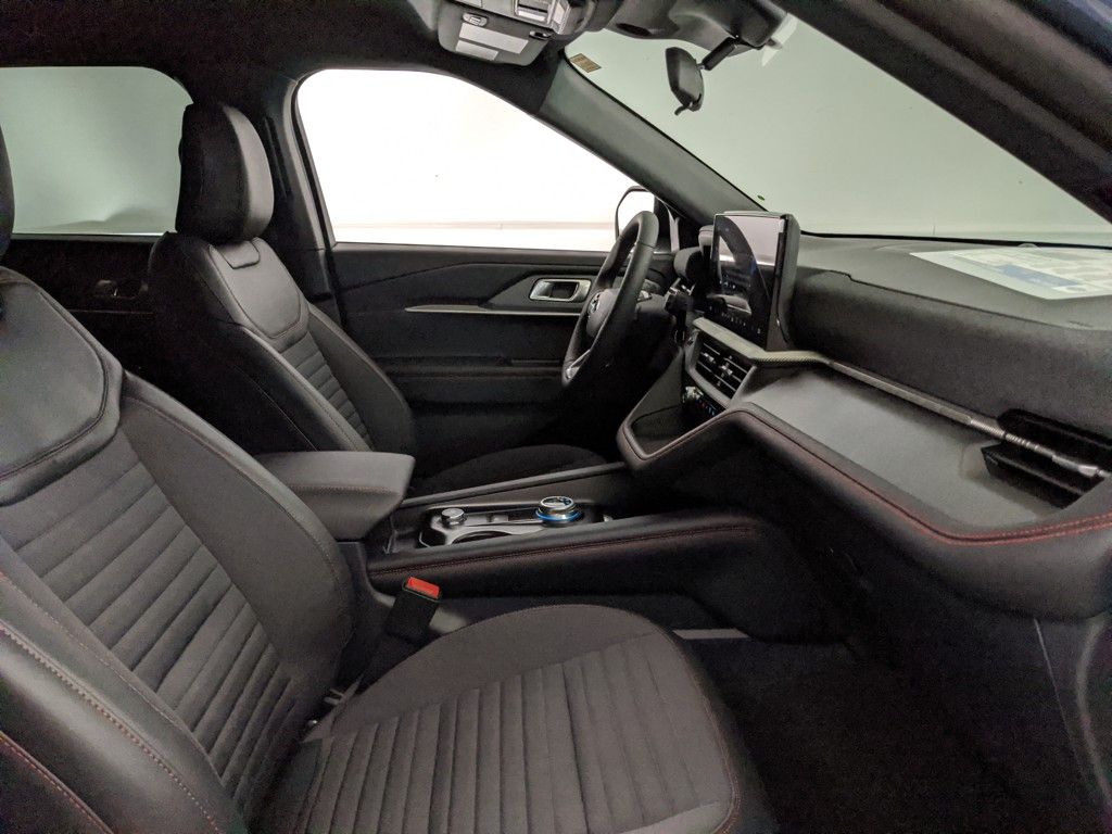 2025 Ford Explorer ST-Line photo 28