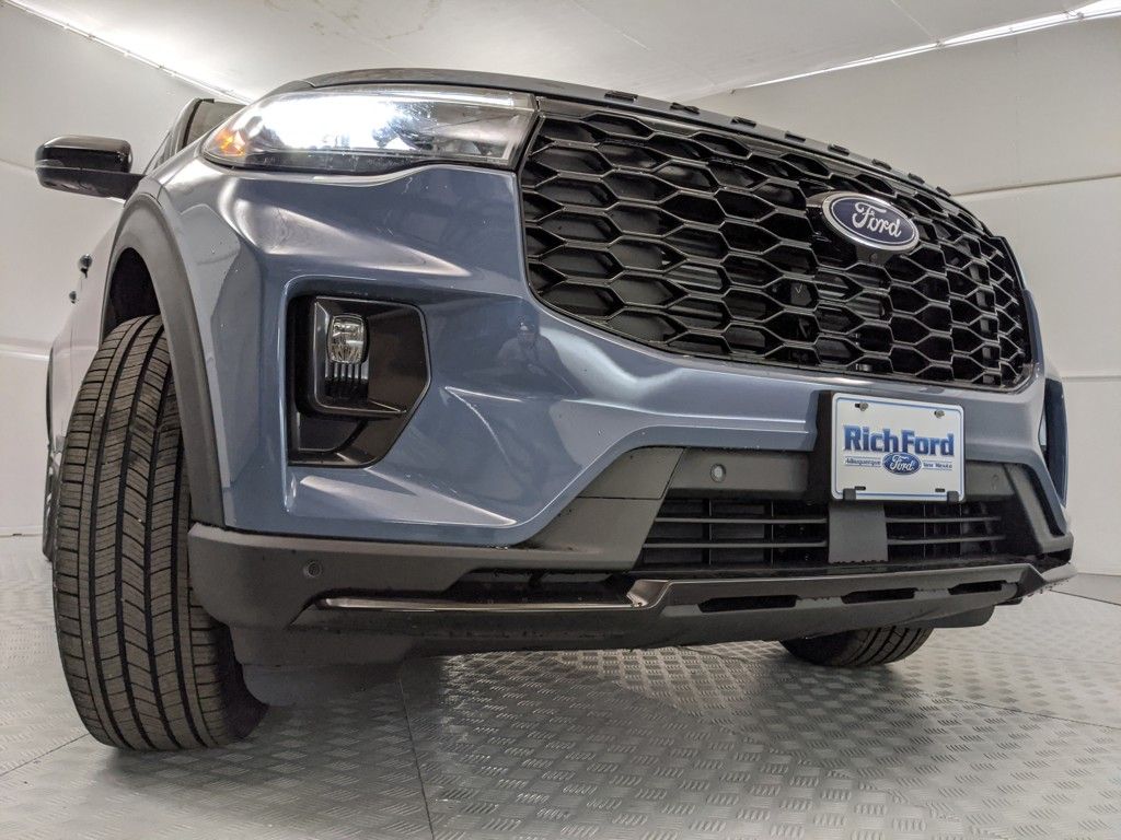 2025 Ford Explorer ST-Line photo 30