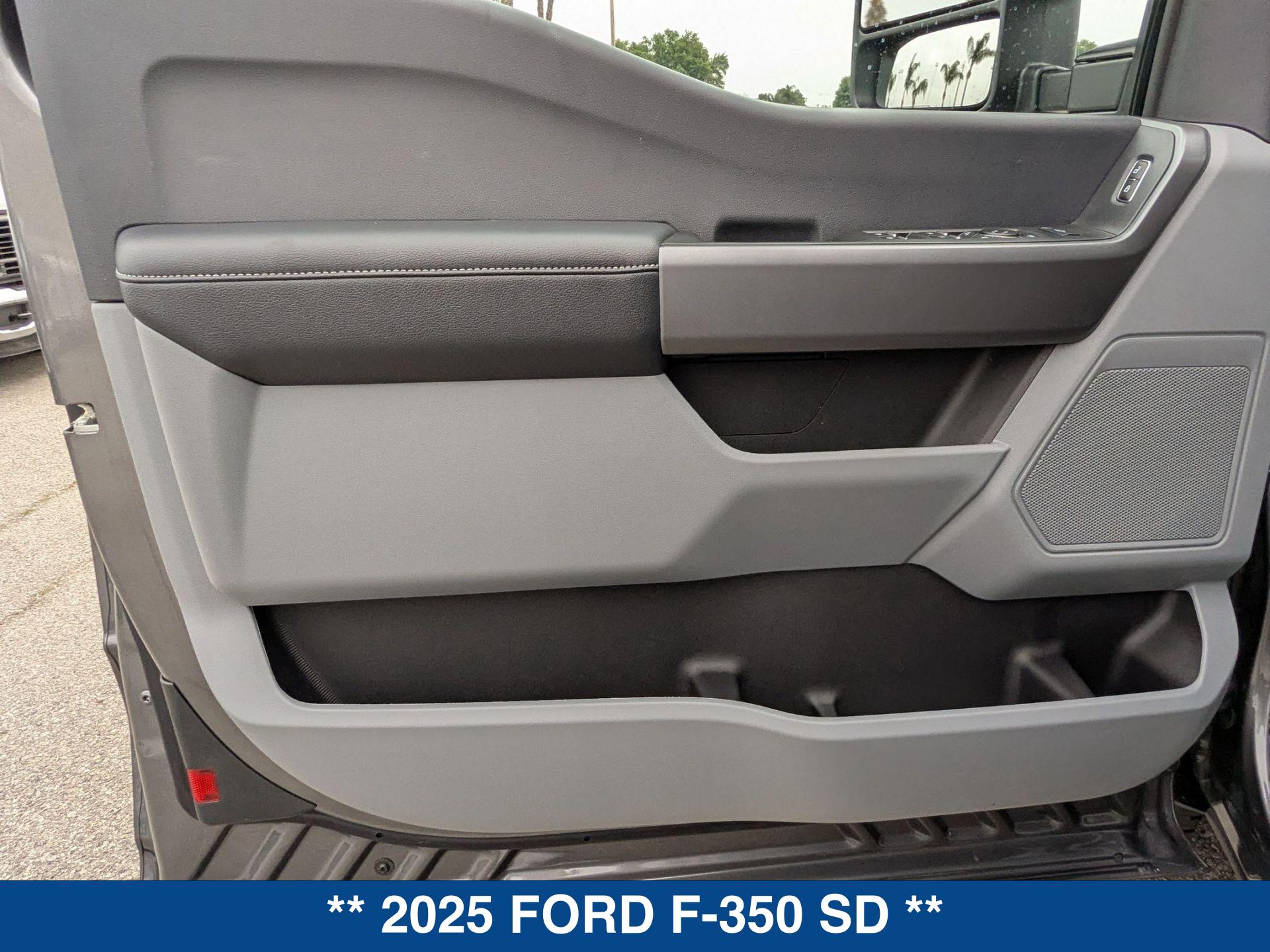2025 Ford F-350 XLT photo 13