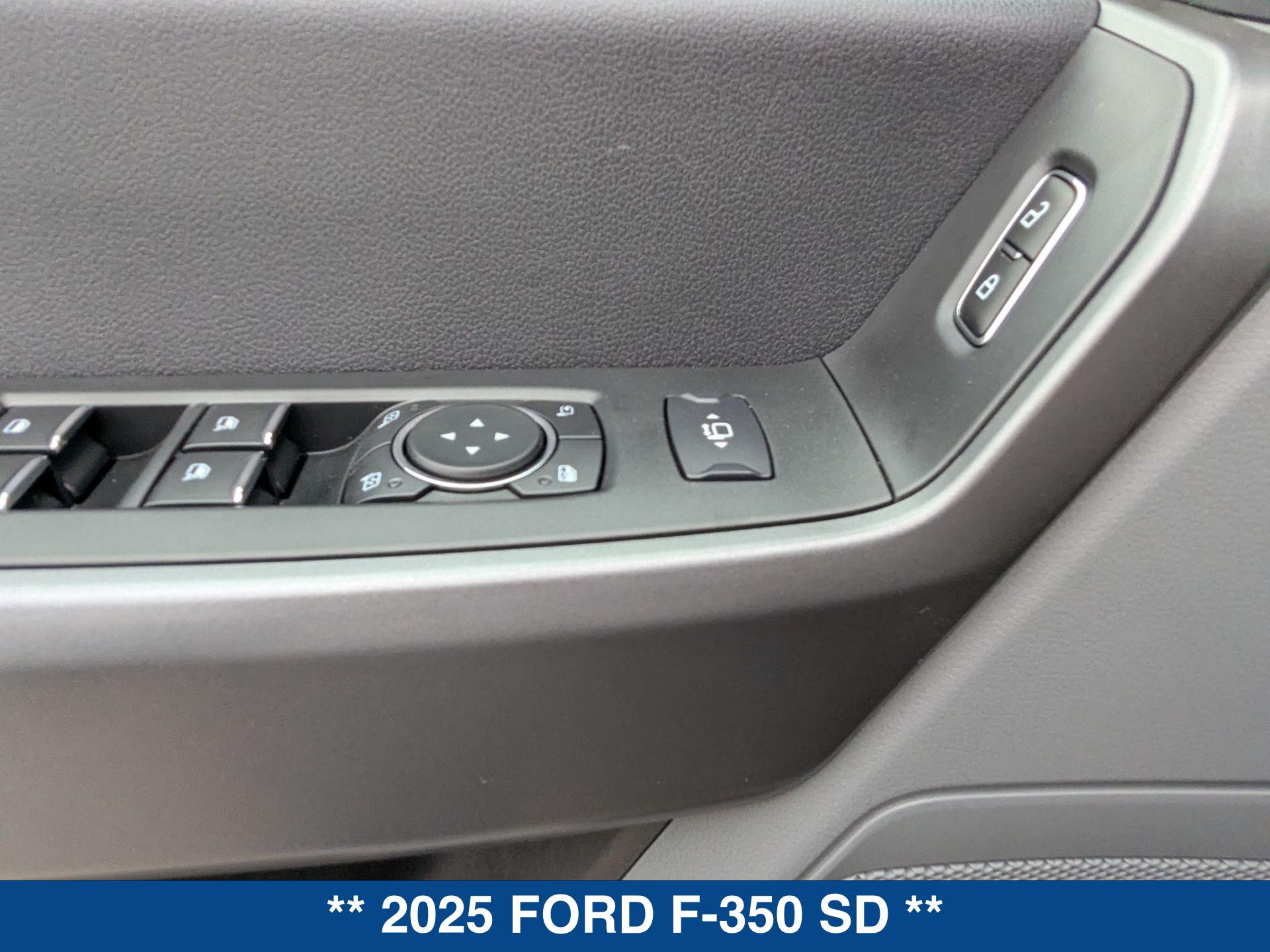 2025 Ford F-350 XLT photo 14