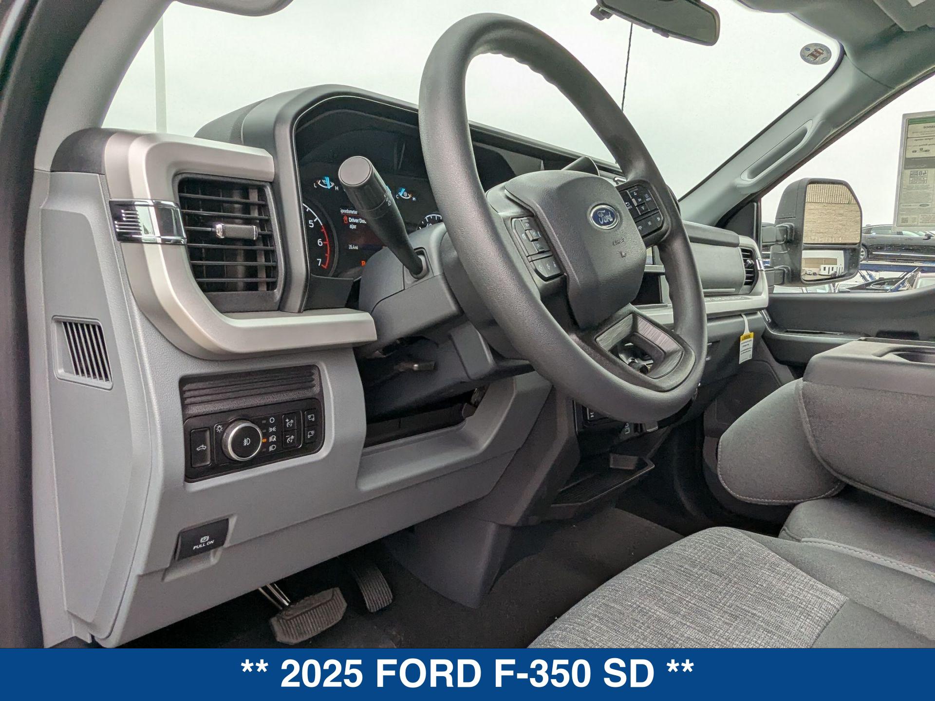 2025 Ford F-350 XLT photo 15