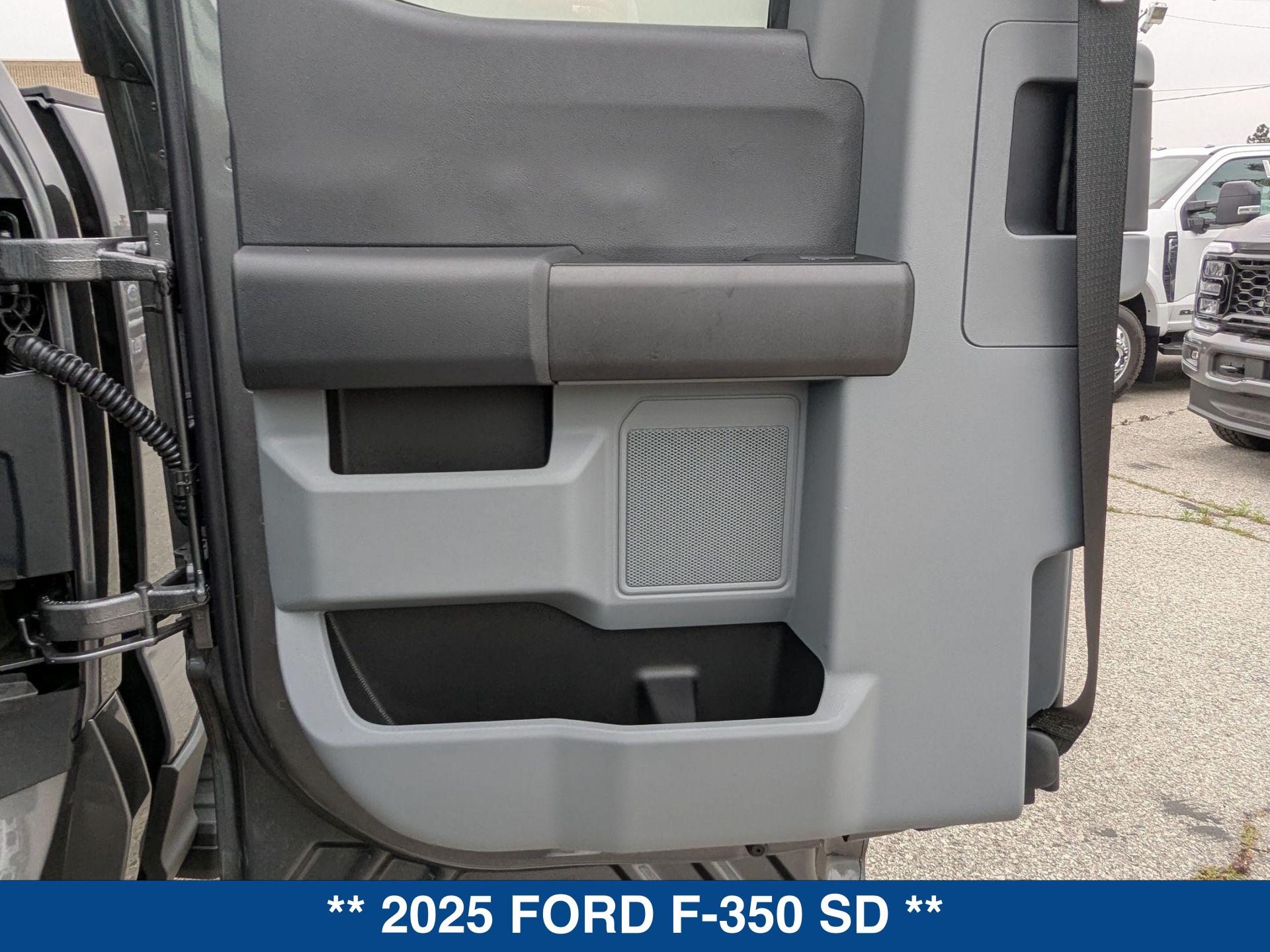 2025 Ford F-350 XLT photo 22