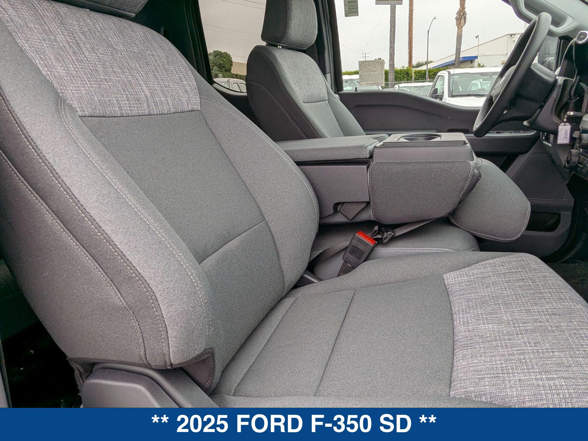 2025 Ford F-350 XLT photo 25