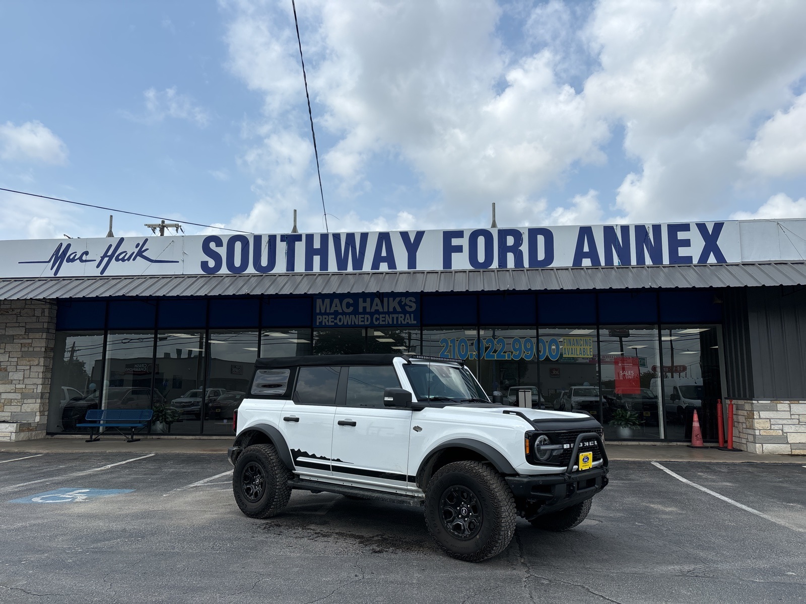 Used 2022 Ford Bronco 4-Door Wildtrak with VIN 1FMEE5DP1NLA93429 for sale in San Antonio, TX