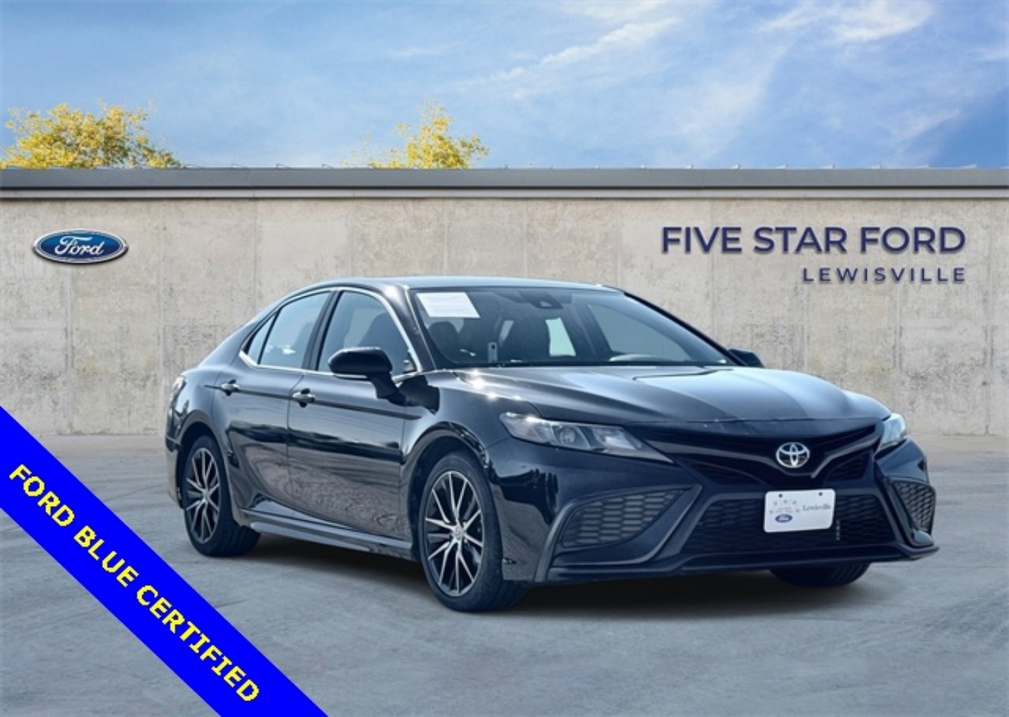 Certified 2022 Toyota Camry SE with VIN 4T1G11AK5NU714705 for sale in Lewisville, TX