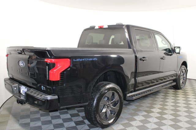 2025 Ford F-150 Lightning photo 2