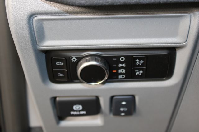 2025 Ford F-150 Lightning photo 12