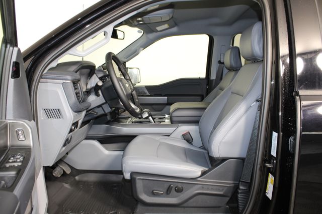2025 Ford F-150 Lightning photo 13