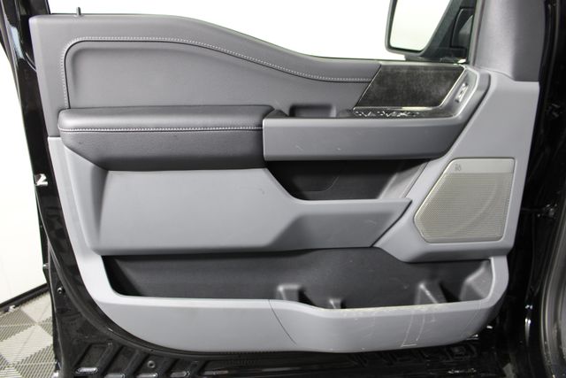 2025 Ford F-150 Lightning photo 14
