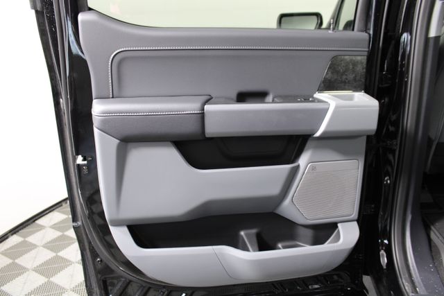 2025 Ford F-150 Lightning photo 16