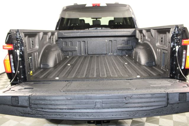 2025 Ford F-150 Lightning photo 17