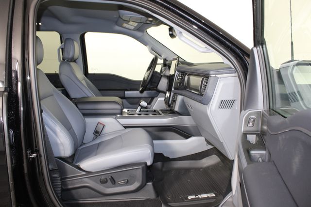 2025 Ford F-150 Lightning photo 22