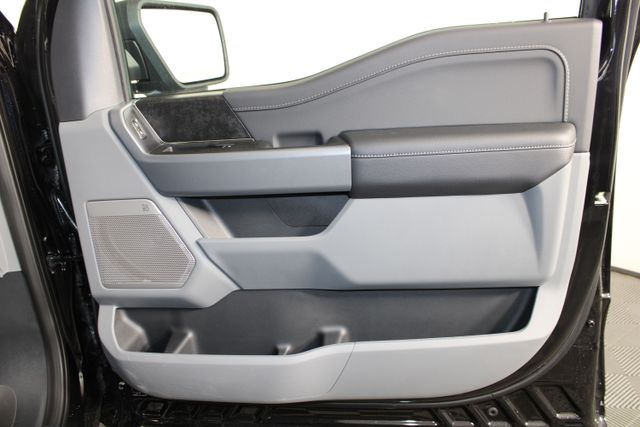 2025 Ford F-150 Lightning photo 23