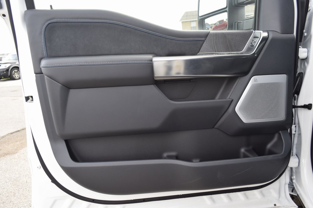 2025 Ford F-350 photo 16