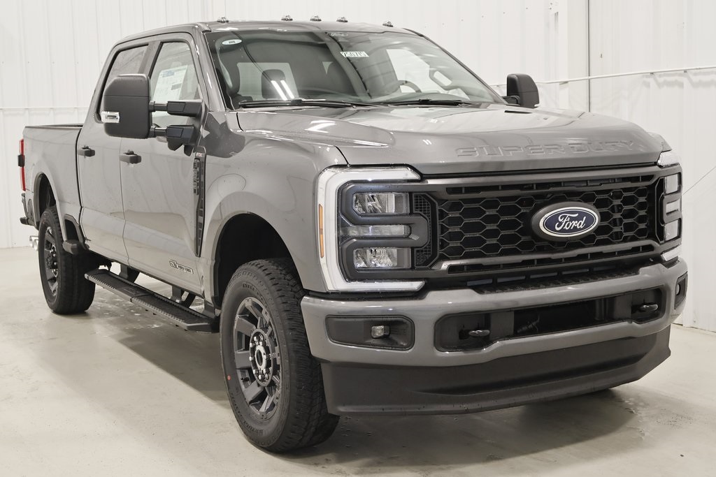 2025 Ford F-350 photo 2