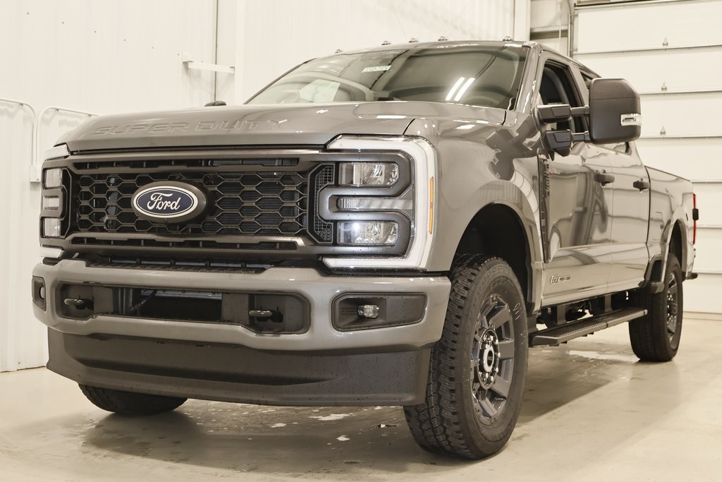 2025 Ford F-350 photo 4