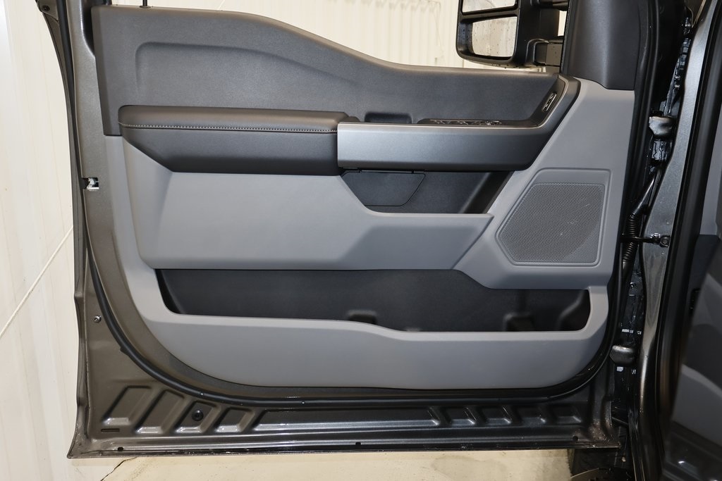 2025 Ford F-350 photo 9