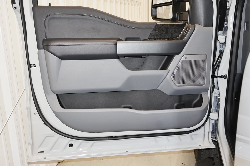 2025 Ford F-350 photo 9