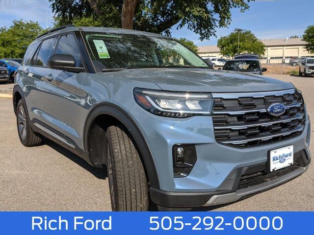 2025 Ford Explorer photo 3