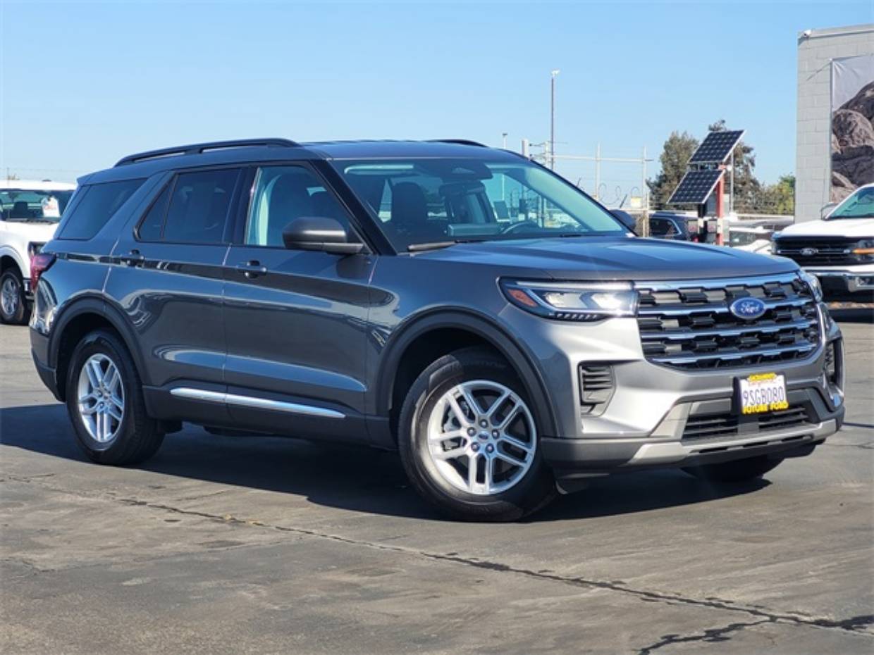 2025 Ford Explorer Active's photo