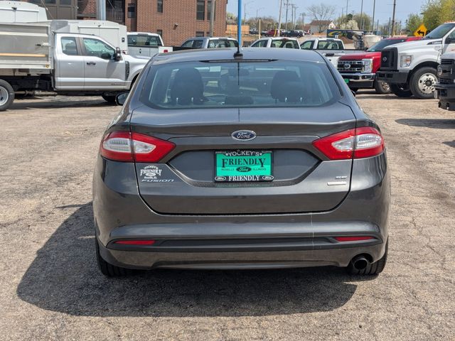 2016 Ford Fusion SE photo 3