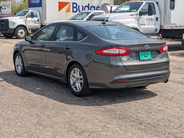 2016 Ford Fusion SE photo 4