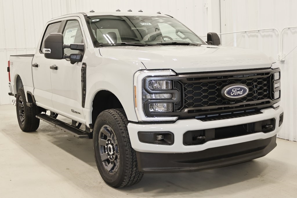 2025 Ford F-350 photo 2