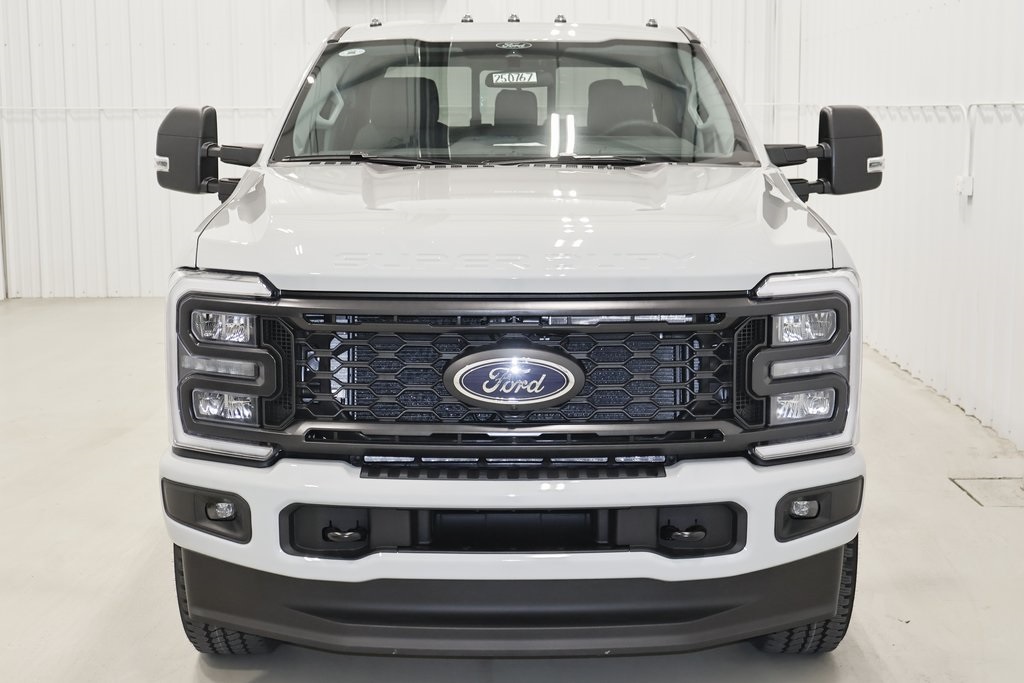2025 Ford F-350 photo 3