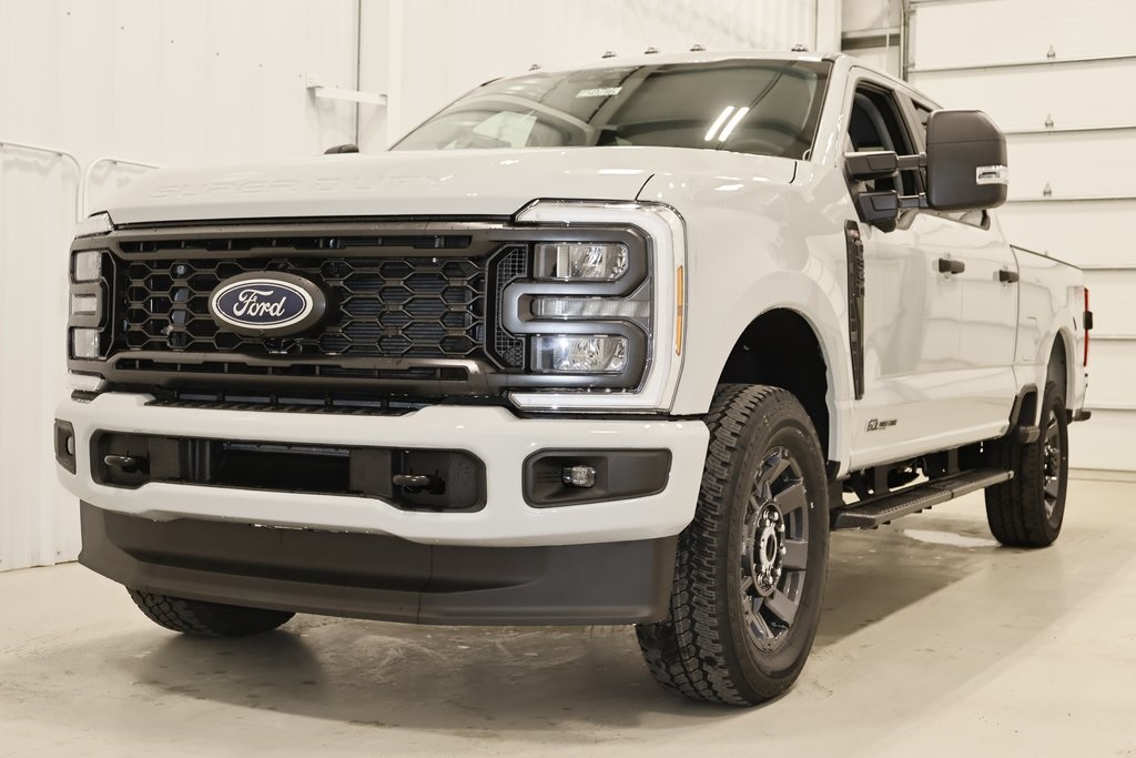 2025 Ford F-350 photo 4