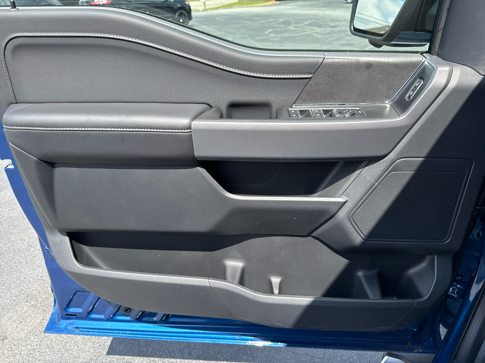 2025 Ford F-150 XLT photo 16