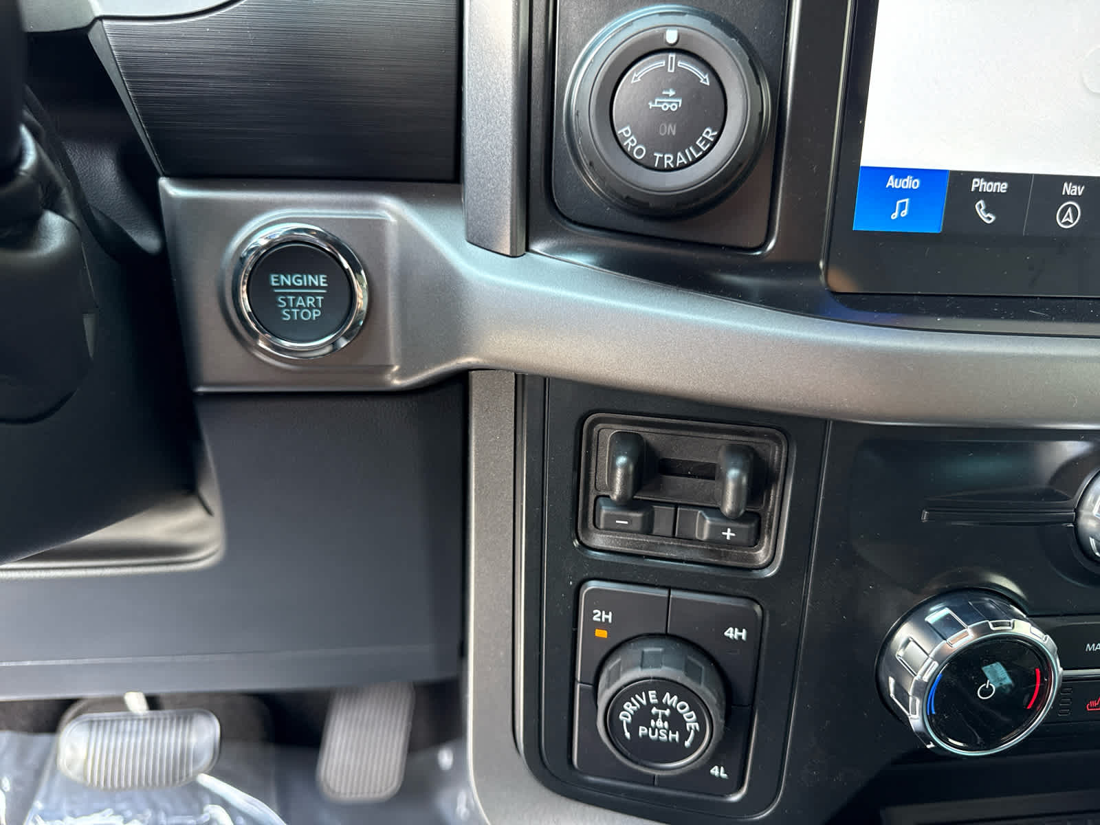 2025 Ford F-150 XLT photo 11