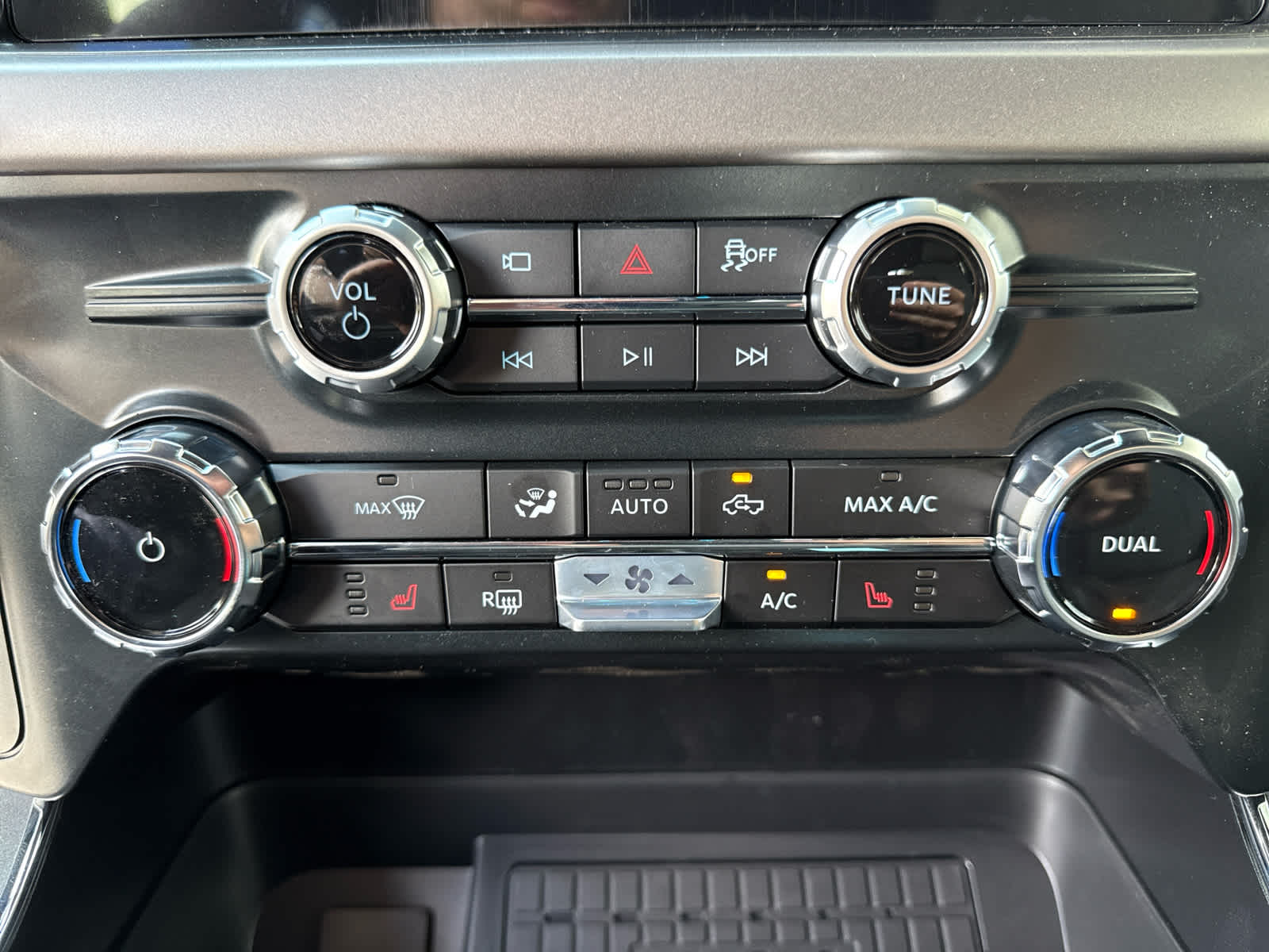 2025 Ford F-150 XLT photo 9