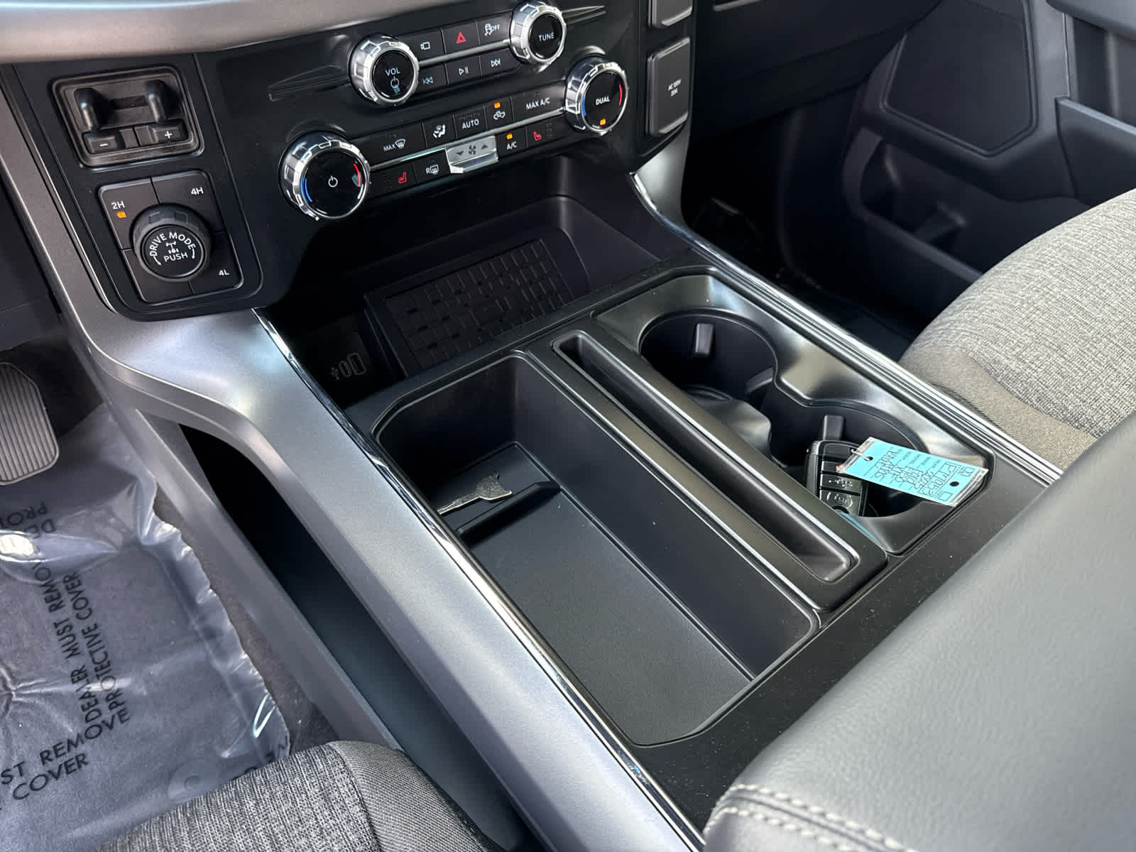 2025 Ford F-150 XLT photo 12