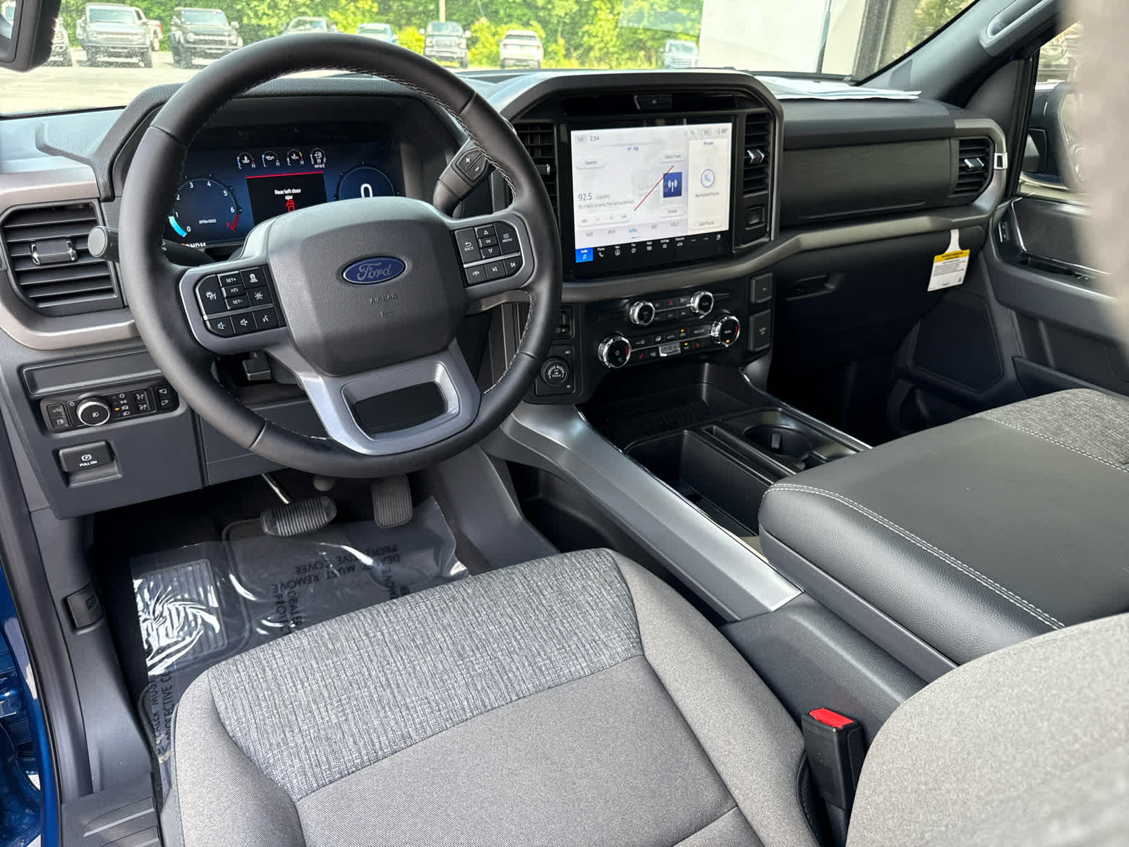 2025 Ford F-150 XLT photo 19