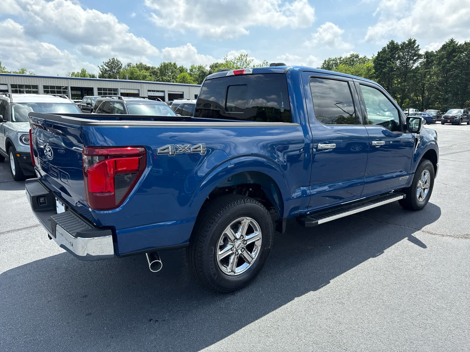 2025 Ford F-150 XLT photo 2