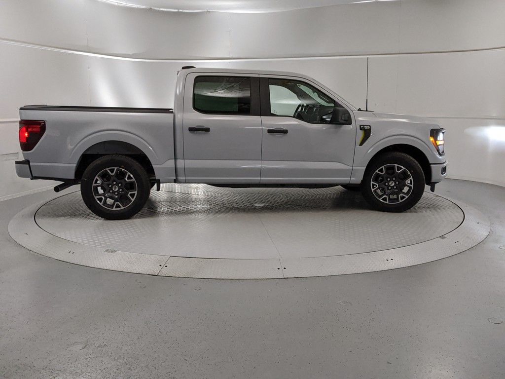 2025 Ford F-150 STX photo 4