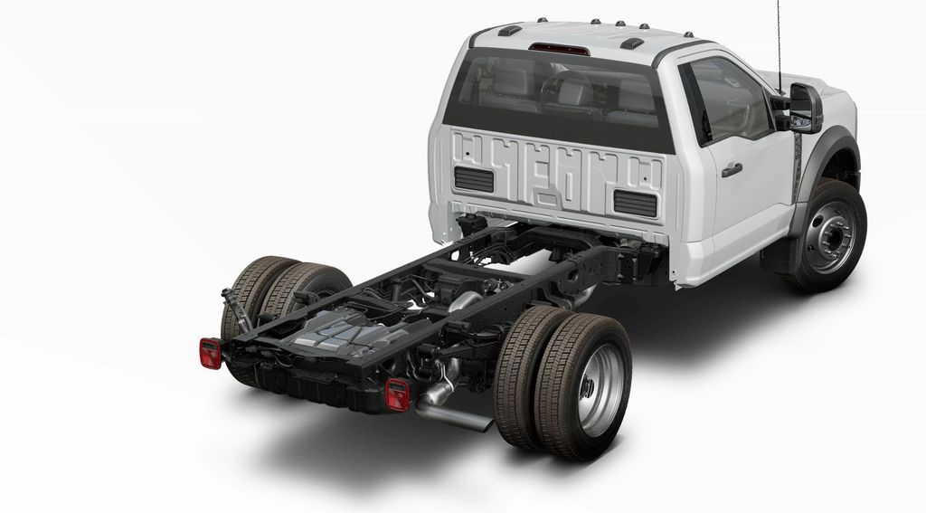 2025 Ford F-550 photo 3