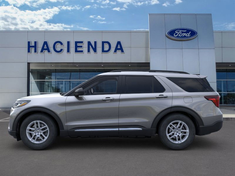 2025 Ford Explorer photo 2