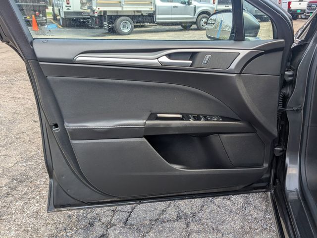 2016 Ford Fusion SE photo 9