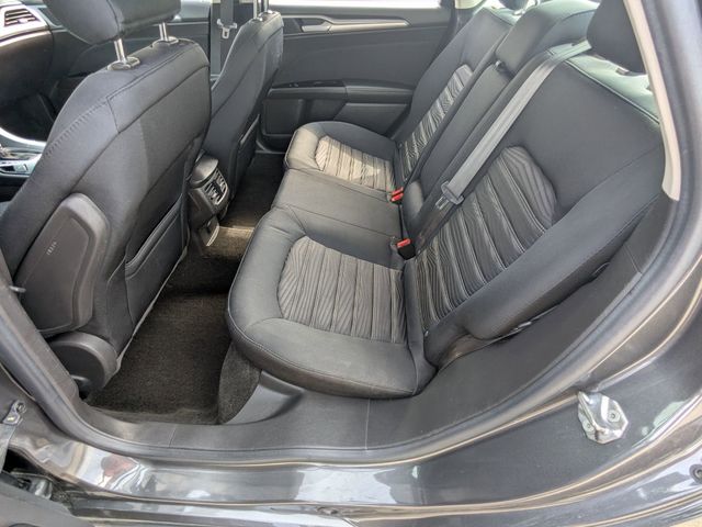 2016 Ford Fusion SE photo 19