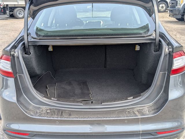 2016 Ford Fusion SE photo 24