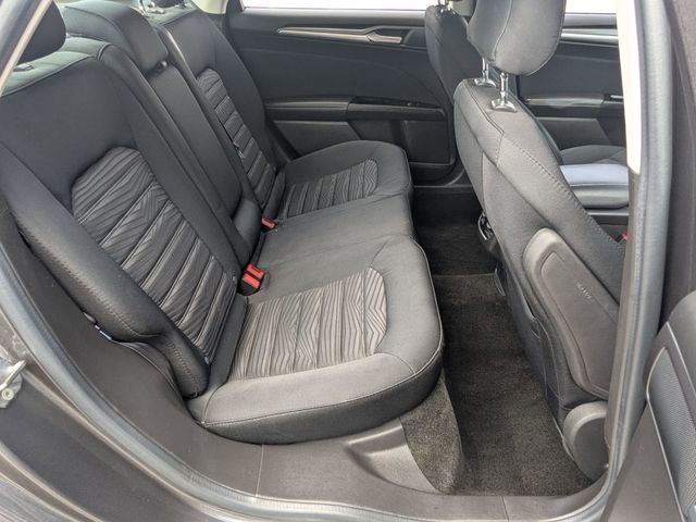2016 Ford Fusion SE photo 25