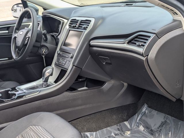 2016 Ford Fusion SE photo 27